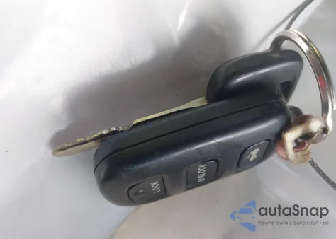 2004 Toyota Camry Le z USA, uszkodzony, nr VIN 4T1BE32K74U269472